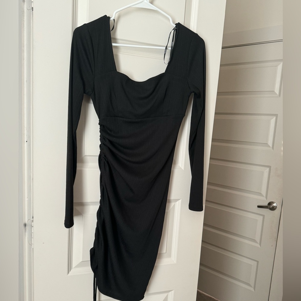 black bodycon dress
